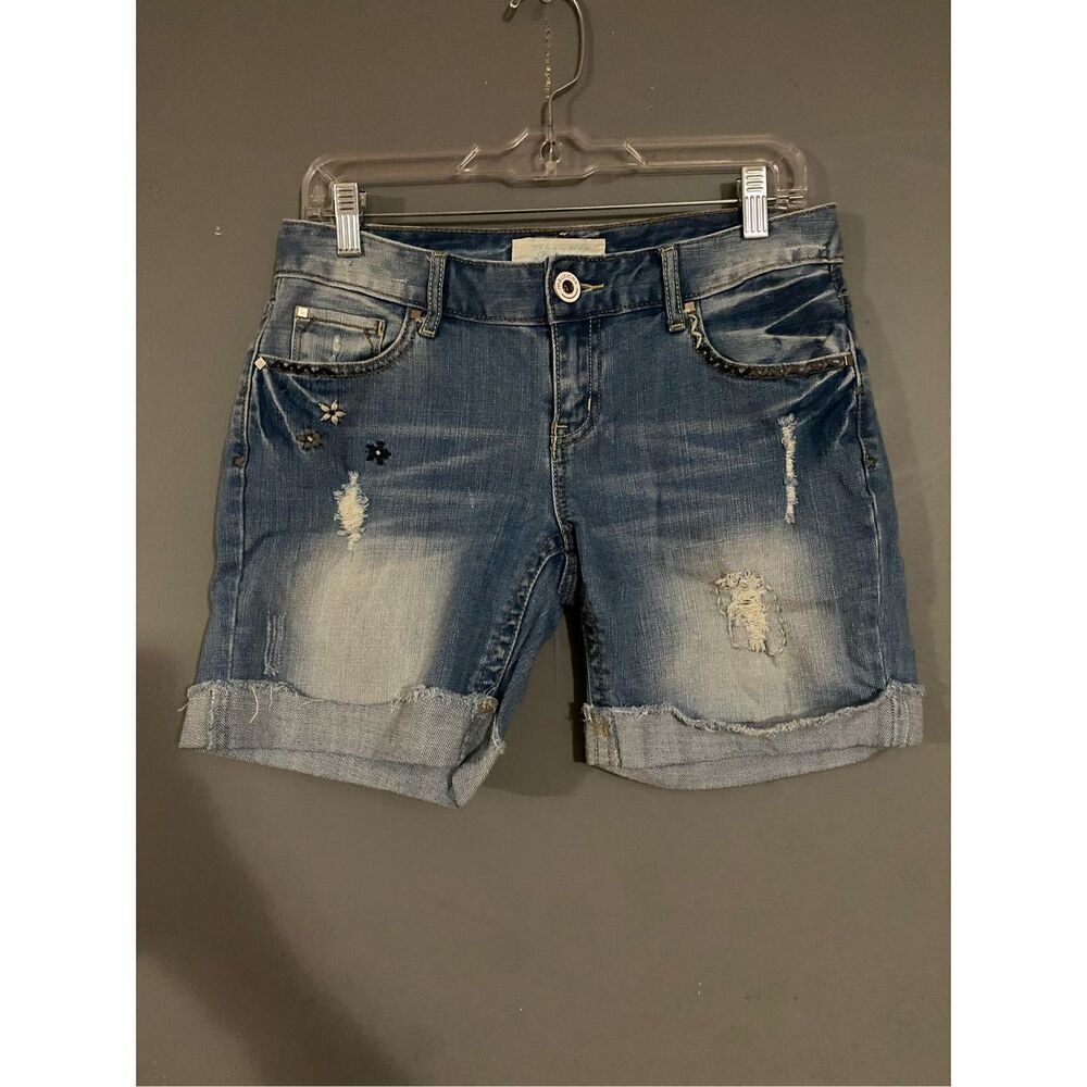 Maurices Light Wash Distressed Cuffed Flower Embroidered Shorts Size 3/4